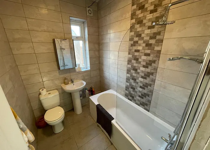 Daire Spacious 4-bedroom House In *