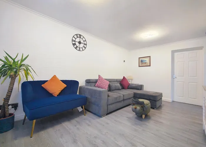 Ferienhaus Regent House - With Free Parking - 5 Minutes Drive To Coop Live Arena, Etihad Stadium & Centre Manchester