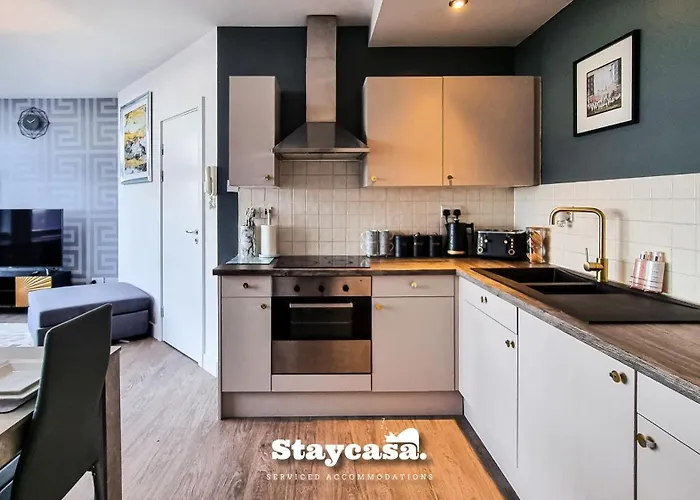 Modern Centre Stunning 18th Floor View Apartment