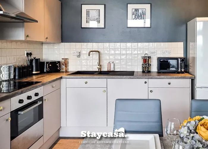 Modern Centre Stunning 18th Floor View