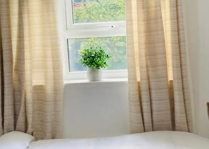 Modern, Stylish And Central Homestay szállás