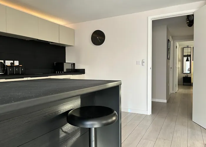 Riverside Wharf - Free Parking, Business, Couples & Families 아파트 *