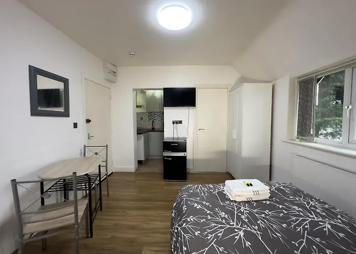 Hills View * Manchester