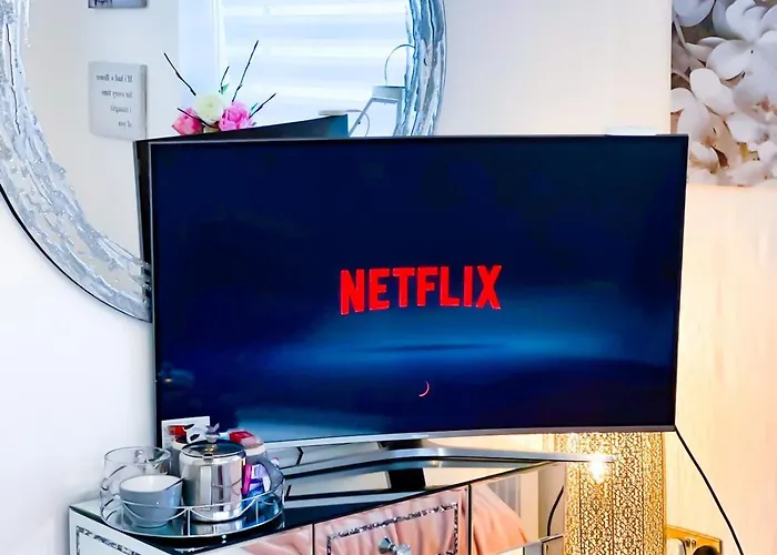 Royal At Coop Live Etihad, Sports Bed and breakfast 3*