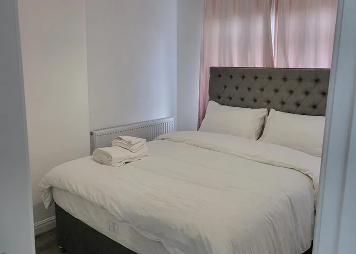 Serene 3br With Free Parking Дом отдыха