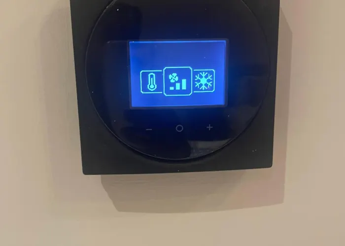 M1 Centre 3 Bed 3 Bath Luxe Penthouse