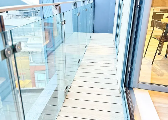 Centre, Floor Apartment, Two Balconies דירה מנצ'סטר