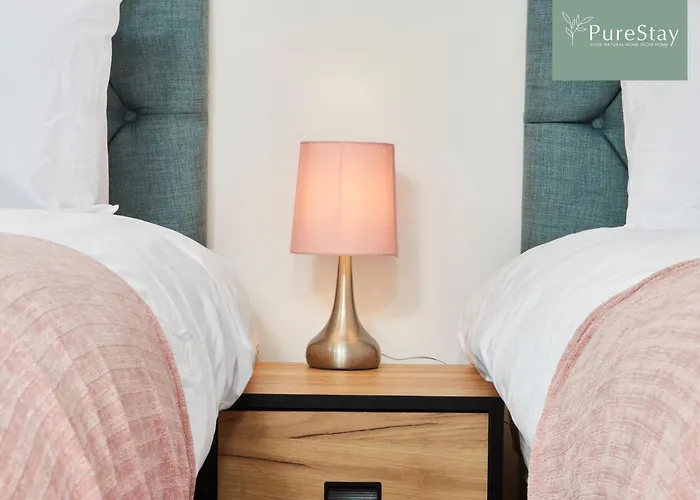 Luxury 5-bedroom House Sleeps 9 With Private Garden By Purestay Hébergement de vacances Manchester