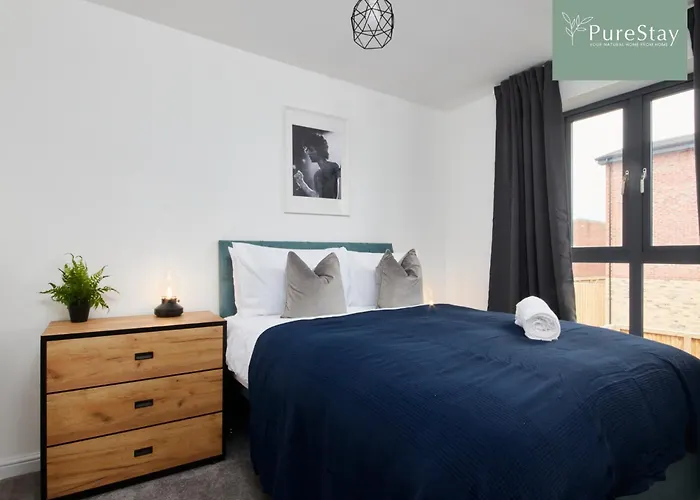 Hébergement de vacances Luxury 5-bedroom House Sleeps 9 With Private Garden By Purestay *