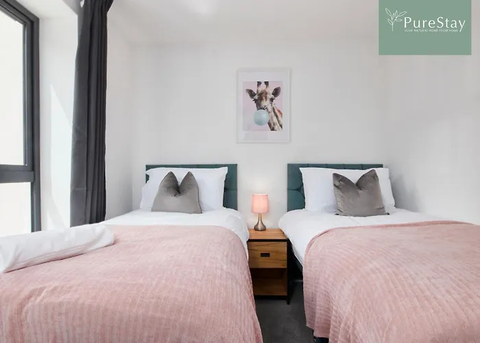 Hébergement de vacances Luxury 5-bedroom House Sleeps 9 With Private Garden By Purestay *