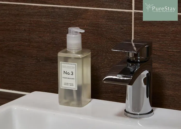 Luxury 5-bedroom House Sleeps 9 With Private Garden By Purestay Hébergement de vacances Manchester