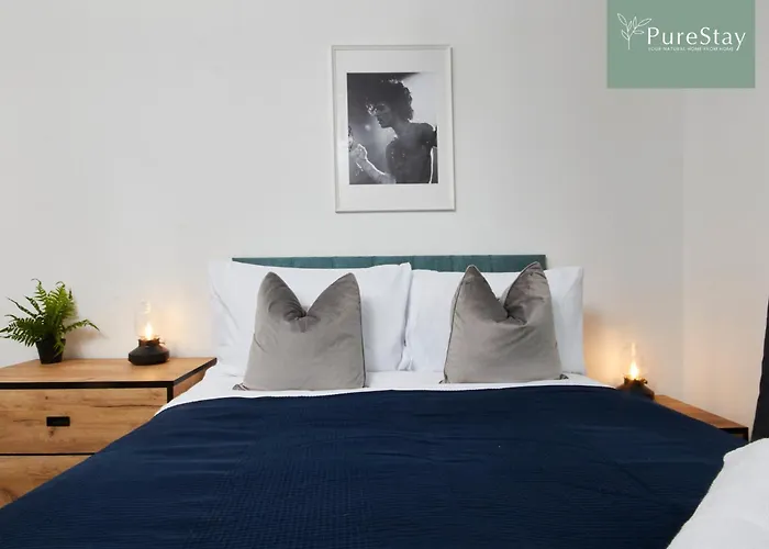 Hébergement de vacances Luxury 5-bedroom House Sleeps 9 With Private Garden By Purestay Manchester