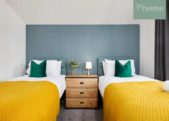 Hébergement de vacances Luxury 5-bedroom House Sleeps 9 With Private Garden By Purestay *