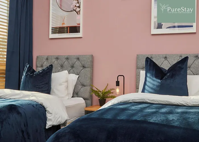 בית נופש Fabulous House - 5 Beds Sleeps 8 - Free Parking - By Purestay *