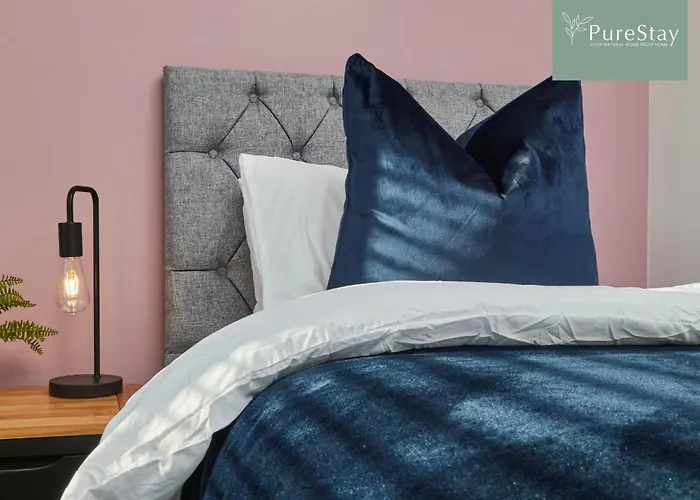 펜션 Fabulous House - 5 Beds Sleeps 8 - Free Parking - By Purestay *