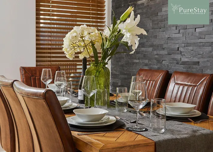 Fabulous House - 5 Beds Sleeps 8 - Free Parking - By Purestay 펜션 맨체스터