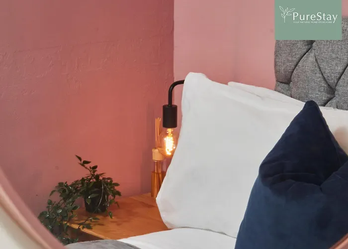 Big Contractor House With 6 Beds & Free Parking By Purestay - 7 Night Min!