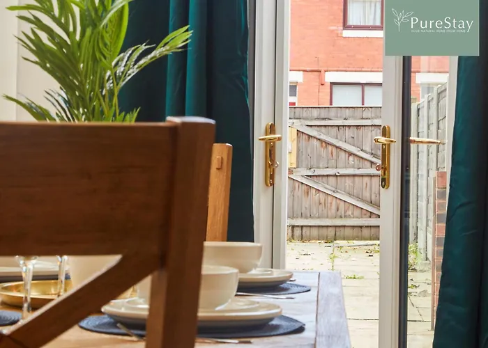 Big Contractor House With 6 Beds & Free Parking By Purestay - 7 Night Min! Nyaraló Manchester