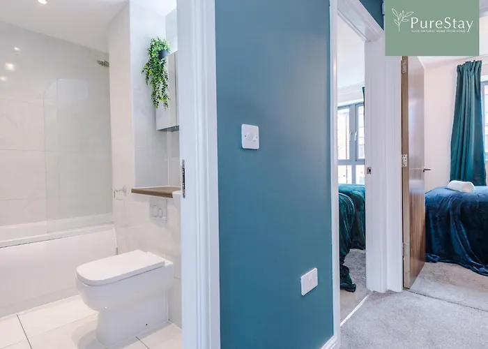 Modern 5 Bedroom House In By Purestay - Short With Service & Free Parking 度假居 *