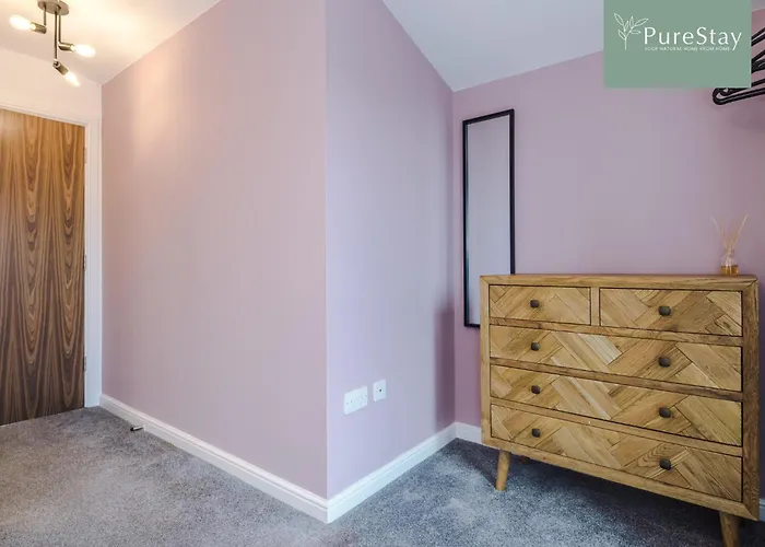 Modern 5 Bedroom House In By Purestay - Short With Service & Free Parking 曼彻斯特