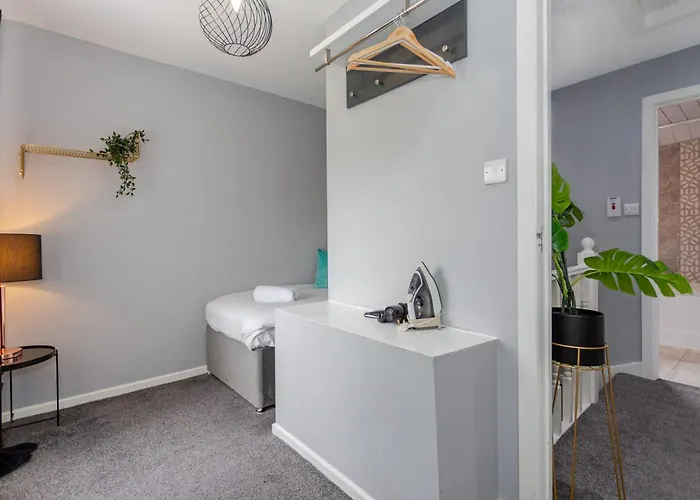 Free Parking 5 Minutes From Centre