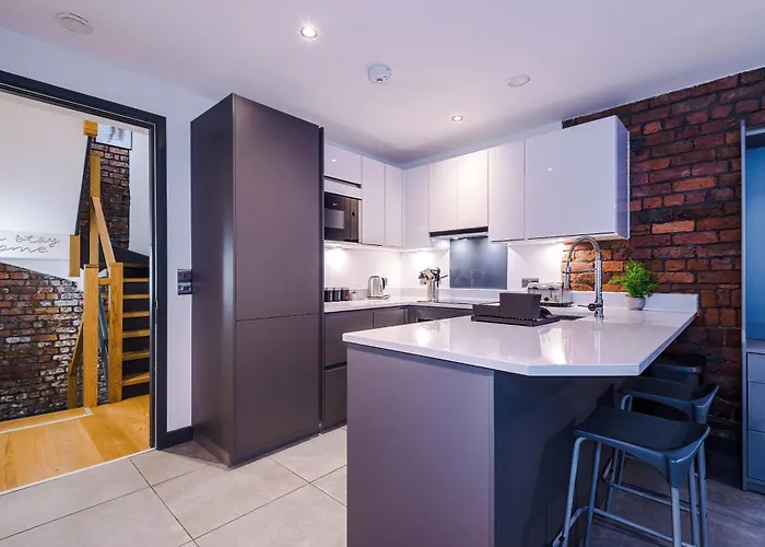 4-storey Townhouse In By Hilltop Serviced