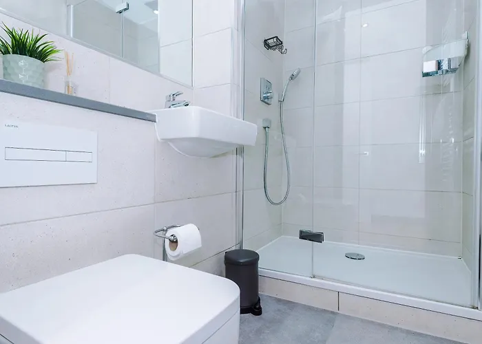 4-storey Townhouse In By Hilltop Serviced Semesterbostad *