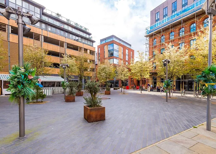 4-storey Townhouse In By Hilltop Serviced * Manchester