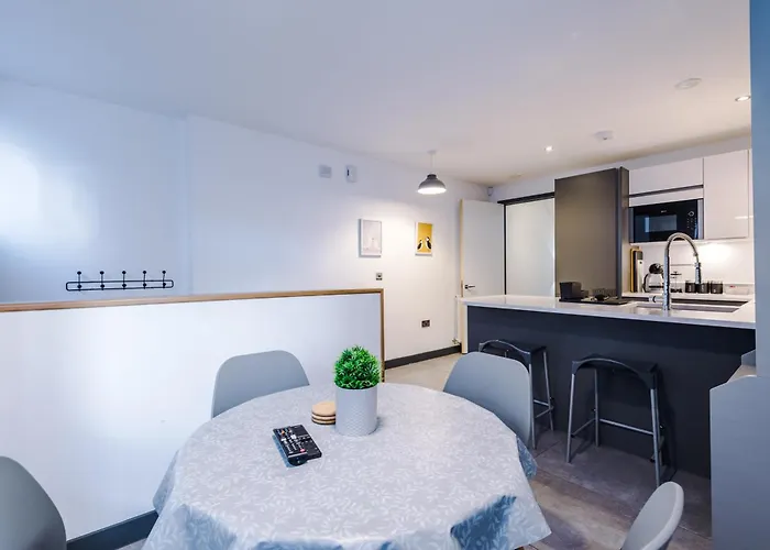 4-storey Townhouse In By Hilltop Serviced 펜션