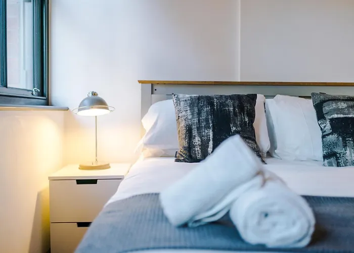 펜션 4-storey Townhouse In By Hilltop Serviced 맨체스터