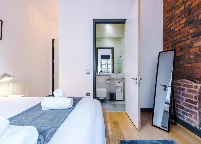 4-storey Townhouse In By Hilltop Serviced 펜션 맨체스터