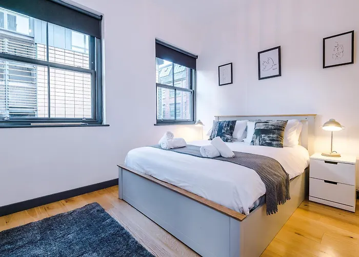 4-storey Townhouse In By Hilltop Serviced 맨체스터