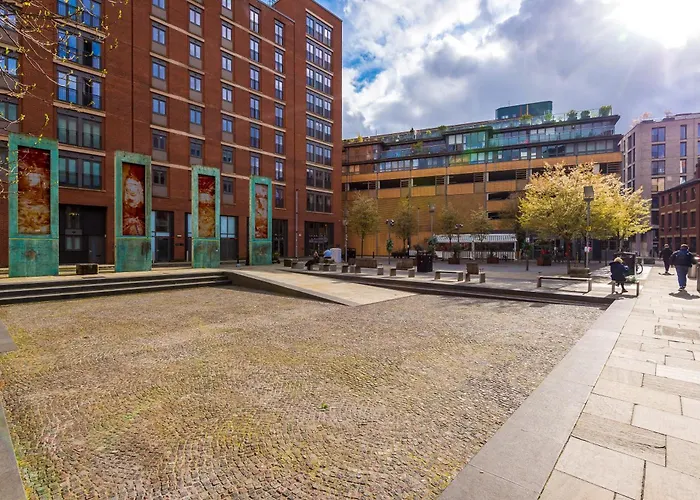 4-storey Townhouse In By Hilltop Serviced Semesterbostad