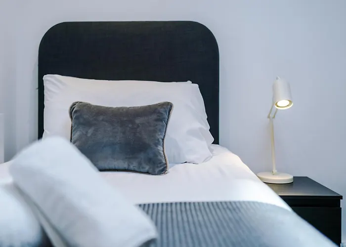 4-storey Townhouse In By Hilltop Serviced * 맨체스터