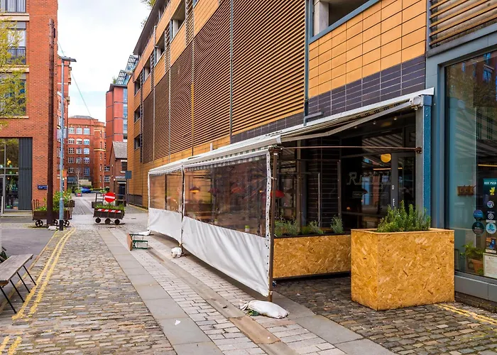 펜션 4-storey Townhouse In By Hilltop Serviced