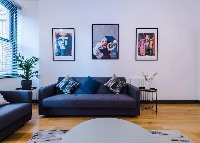 펜션 4-storey Townhouse In By Hilltop Serviced *