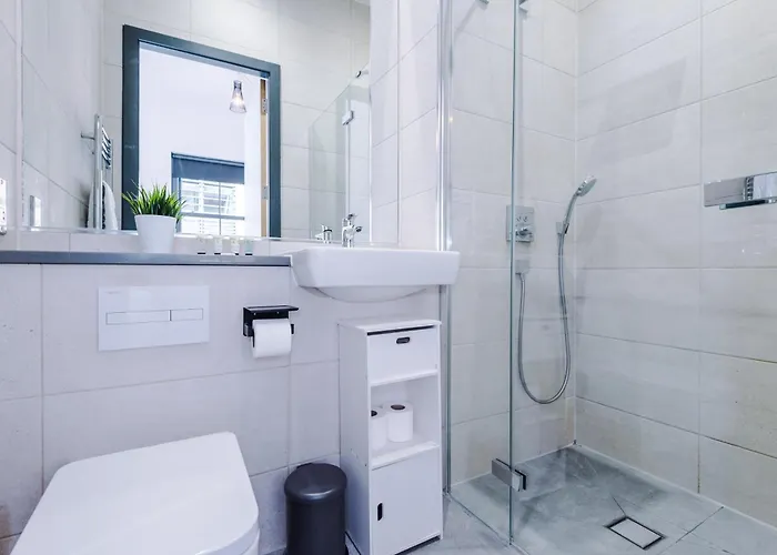 펜션 4-storey Townhouse In By Hilltop Serviced *