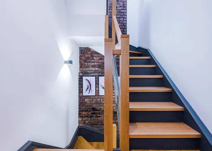 4-storey Townhouse In By Hilltop Serviced 맨체스터