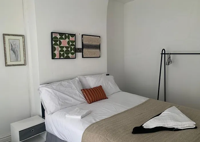 Gorgeous Stylish Cheri Victorian House In 度假居