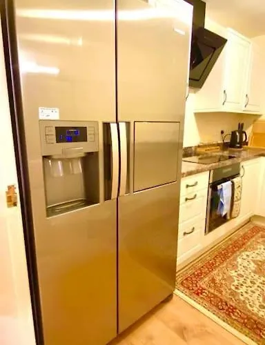 2 Bedroom Flat In Ardwick