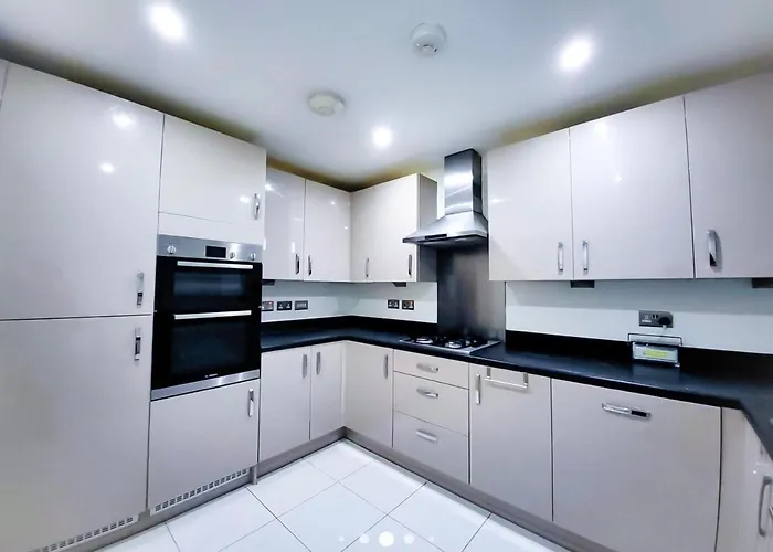 Bed and breakfast Royal At Coop Live Etihad, Sports 3*