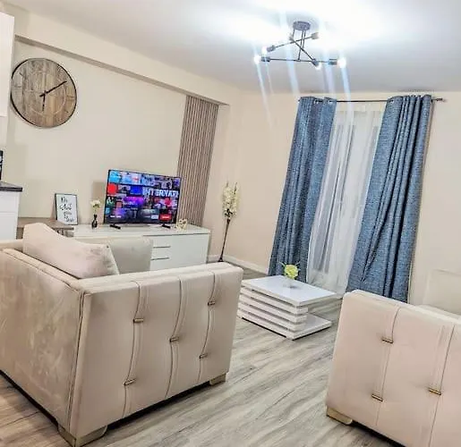 A Superb 2 Bed, 2 Bathroom In Centre Free Parking *