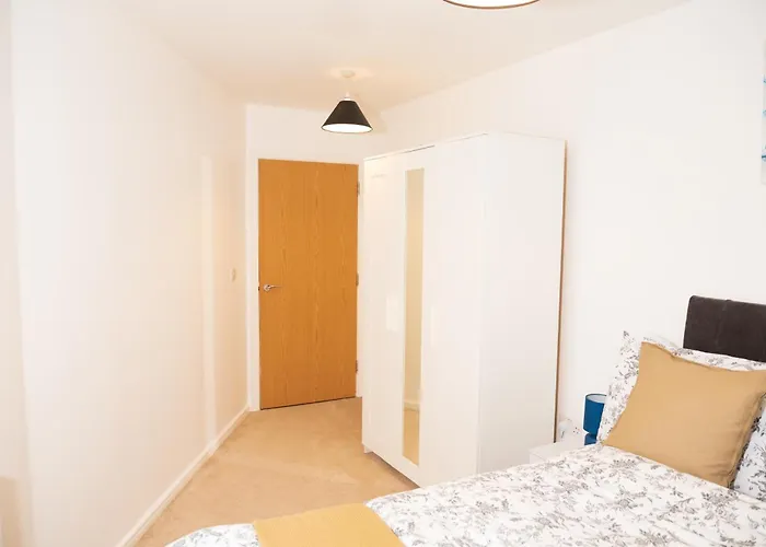 Luxury Two Bedroom Flat Opposite Coop Live N Etihad Stadium With Free Secure Parking, Netflix And Sky Tv 아파트 *