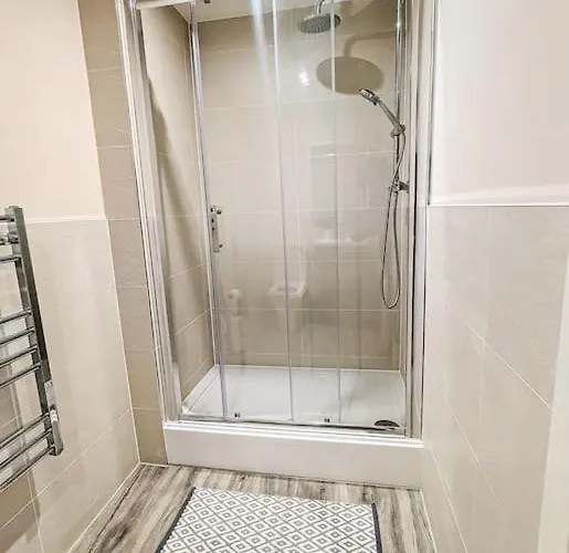 A Superb 2 Bed, 2 Bathroom In Centre Free Parking 아파트 맨체스터