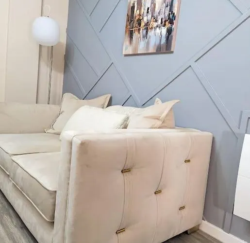 A Superb 2 Bed, 2 Bathroom In Centre Free Parking