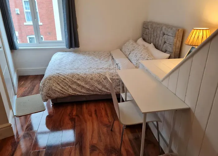 Scotland Street, Newton Heath 3*