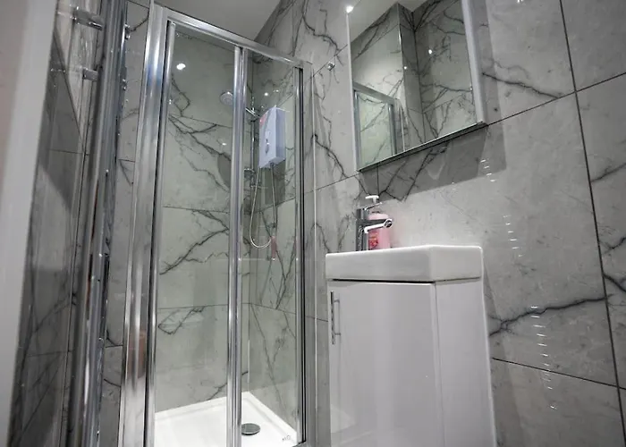 Villa Luxury 6 Bed Near Centre With Cinema & Games 5 Bathrooms