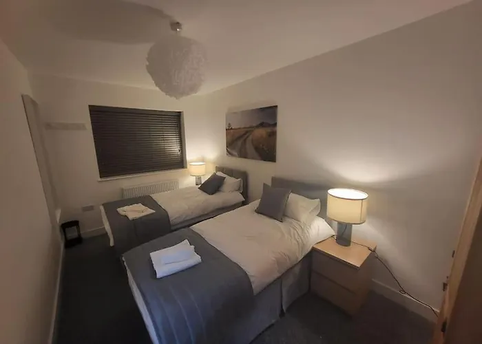 New 4 Bedrm House! Parking. 10min To / Etihad * مانشستر