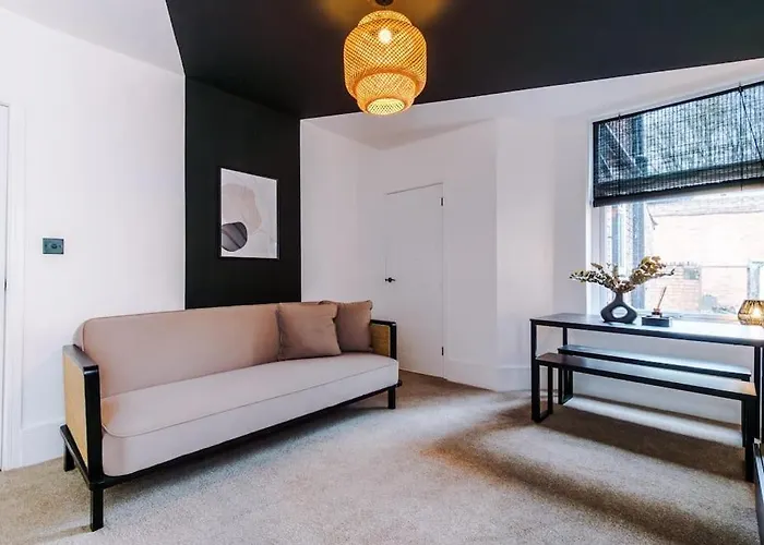 4 Bedroom House Eccles *