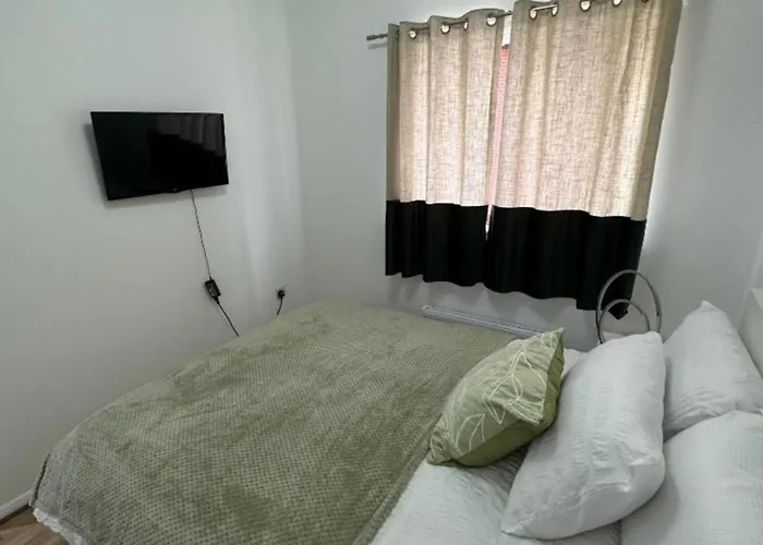 Stunning 3-bed House In Vakantiehuis *